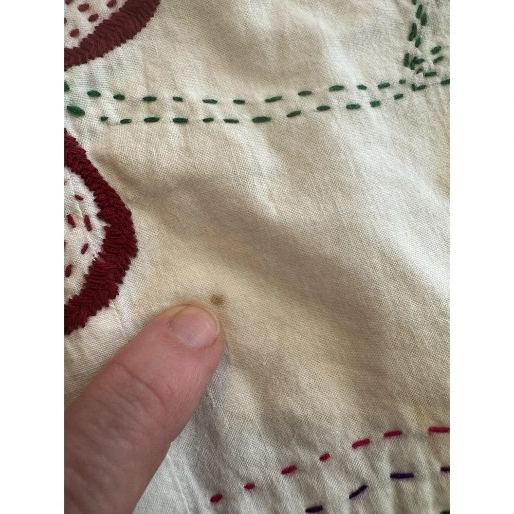 Hand Embroidered Kantha Cotton Bedspread Throw Floral White Burgundy 65x80